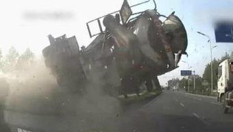 两国交战旁人吃瓜视频播放,两国交战背后的网络直播现象