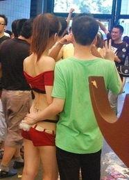 邯郸模特吃瓜事件视频,网络热议的瓜田风波