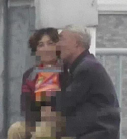 半夜大爷大妈吃瓜视频大全