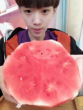 帅哥吃瓜直播视频