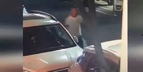 奔驰哥的小女友视频吃瓜,揭秘甜蜜背后的真相