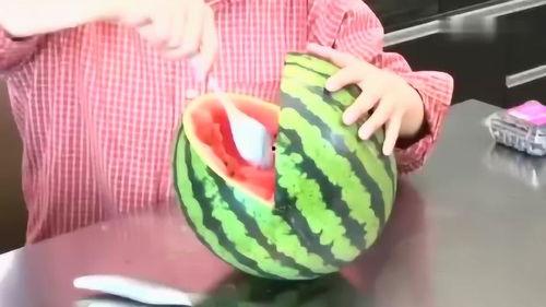 吃瓜动作展示怎么做视频